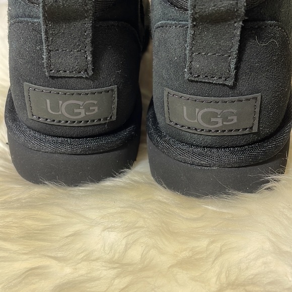 UGG Classic Ultra Mini GUC - Picture 8 of 13
